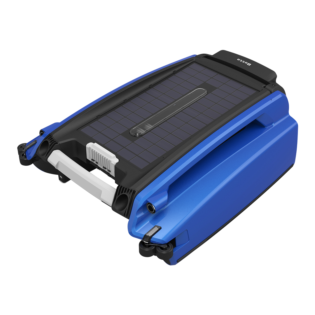 Betta SE blue robotic pool skimmer